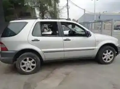 Veículo de Sucata mercedes-benz clase m (w163) m112942 do ano 1997 alimentado 