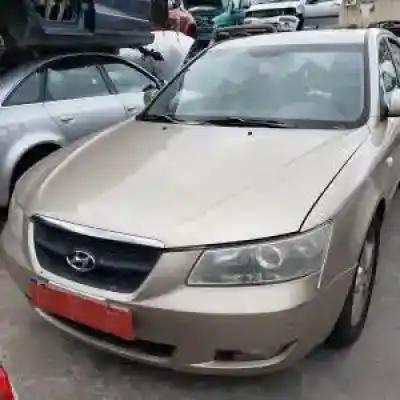 Veicolo di demolizione HYUNDAI SONATA (NF) D4EA-V dell'anno 2006 alimentato 