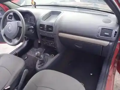 Здавання транспортного засобу renault clio ii fase ii (b/cb0) d7f726 року 2001 потужний 