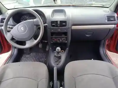 Здавання транспортного засобу renault clio ii fase ii (b/cb0) d7f726 року 2001 потужний 