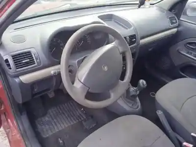 Здавання транспортного засобу renault clio ii fase ii (b/cb0) d7f726 року 2001 потужний 