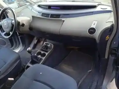 Здавання транспортного засобу renault espace iv (jk0) f4rv7 року 2002 потужний 