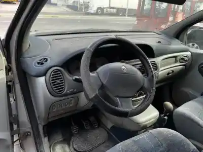 Scrapping Vehicle renault scenic (ja..) f4r740 of the year 2000 powered 