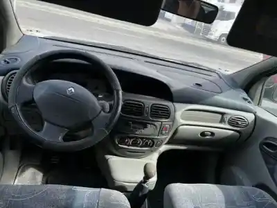 Scrapping Vehicle renault scenic (ja..) f4r740 of the year 2000 powered 