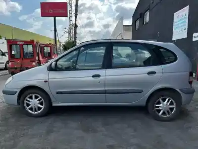 Scrapping Vehicle renault scenic (ja..) f4r740 of the year 2000 powered 