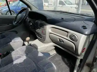 Scrapping Vehicle renault scenic (ja..) f4r740 of the year 2000 powered 