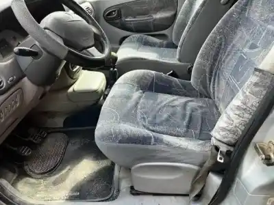 Scrapping Vehicle renault scenic (ja..) f4r740 of the year 2000 powered 