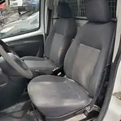 Veicolo di demolizione citroen nemo (vu) 199a9000 dell'anno 2011 alimentato 