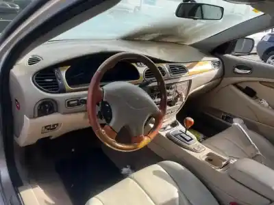 Здавання транспортного засобу jaguar s-type g/fb року 2002 потужний 