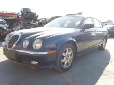 Veicolo di demolizione JAGUAR S-TYPE (03.1999) G/FC dell'anno 2002 alimentato 