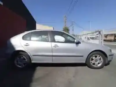 Veicolo di demolizione seat leon (1m1) azd m.b. dell'anno 2000 alimentato 