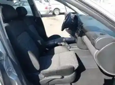 Veicolo di demolizione seat leon (1m1) azd m.b. dell'anno 2000 alimentato 