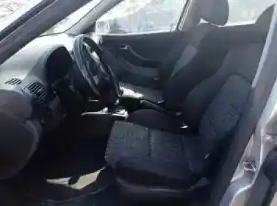 Veicolo di demolizione seat leon (1m1) azd m.b. dell'anno 2000 alimentato 