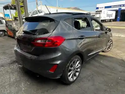 Véhicule à la ferraille ford                                               fiesta (ce1)                                                                                                                                                                                                                                               vignale                                                                                                                                                                                                                                                    de l'année 2018 alimenté sfjk