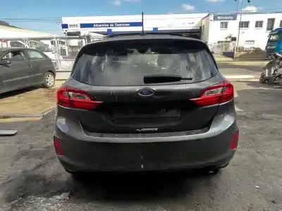 Véhicule à la ferraille ford                                               fiesta (ce1)                                                                                                                                                                                                                                               vignale                                                                                                                                                                                                                                                    de l'année 2018 alimenté sfjk