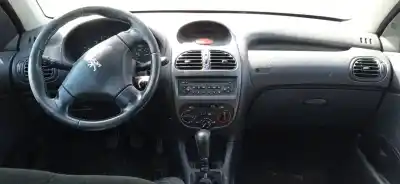 Veicolo di demolizione peugeot 206 sw xs dell'anno 2003 alimentato kfw