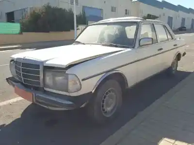Verschrottungsfahrzeug mercedes-benz clase e (w123) familiar 123920 des jahres 1977 angetrieben 