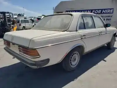 Verschrottungsfahrzeug mercedes-benz clase e (w123) familiar 123920 des jahres 1977 angetrieben 