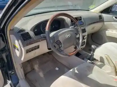 Veicolo di demolizione hyundai sonata (nf) d4ea-v dell'anno 2006 alimentato 