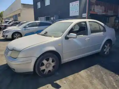 Vehículo de desguace VOLKSWAGEN BORA BERLINA (1J2) Highline del año 1999 con motor AHF