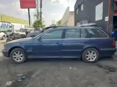Véhicule à la ferraille bmw serie 5 touring (e39) d/256t1 de l'année 1997 alimenté 
