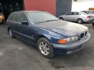 Véhicule à la ferraille bmw serie 5 touring (e39) d/256t1 de l'année 1997 alimenté 