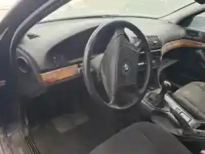 Véhicule à la ferraille bmw serie 5 touring (e39) d/256t1 de l'année 1997 alimenté 