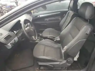 Здавання транспортного засобу opel astra gtc z19dt року 2004 потужний 