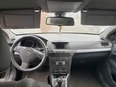 Здавання транспортного засобу opel astra gtc z19dt року 2004 потужний 