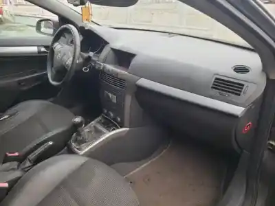 Здавання транспортного засобу opel astra gtc z19dt року 2004 потужний 
