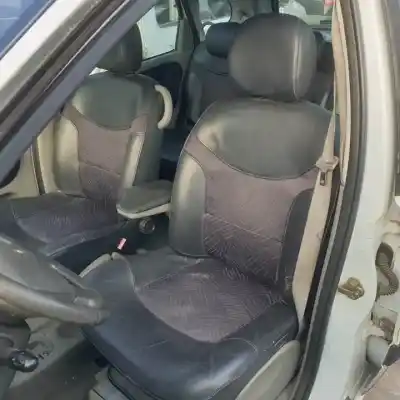 Scrapping Vehicle renault scenic (ja..) k4m701 of the year 2001 powered 