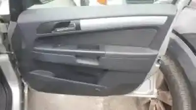 Veicolo di demolizione opel zafira b d-z19dt dell'anno 2005 alimentato 