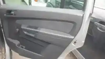 Veicolo di demolizione opel zafira b d-z19dt dell'anno 2005 alimentato 