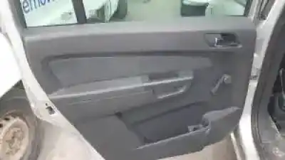 Veicolo di demolizione opel zafira b d-z19dt dell'anno 2005 alimentato 