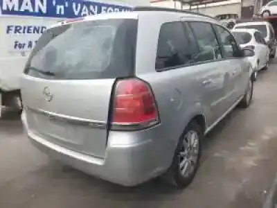 Veicolo di demolizione opel zafira b d-z19dt dell'anno 2005 alimentato 