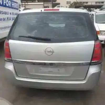 Veicolo di demolizione opel zafira b d-z19dt dell'anno 2005 alimentato 