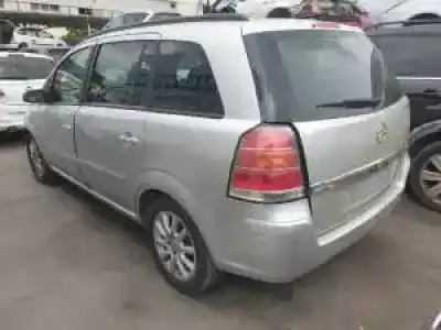Veicolo di demolizione opel zafira b d-z19dt dell'anno 2005 alimentato 