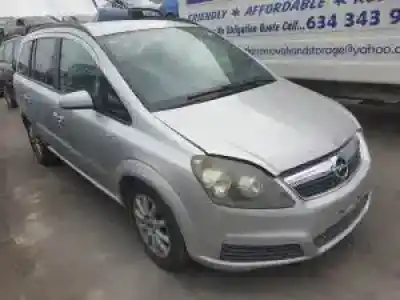 Veicolo di demolizione opel zafira b d-z19dt dell'anno 2005 alimentato 