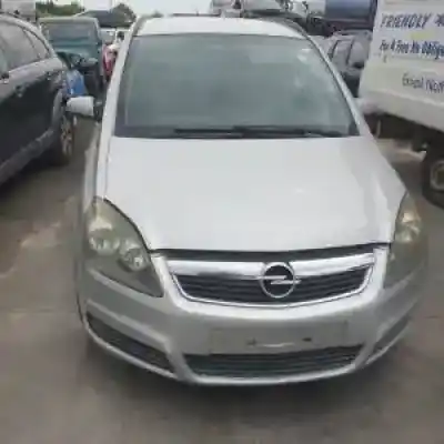 Veicolo di demolizione opel zafira b d-z19dt dell'anno 2005 alimentato 