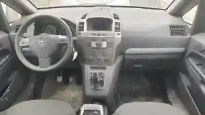 Veicolo di demolizione opel zafira b d-z19dt dell'anno 2005 alimentato 