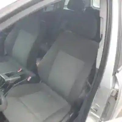 Veicolo di demolizione opel zafira b d-z19dt dell'anno 2005 alimentato 