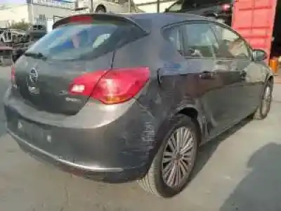 Veicolo di demolizione opel astra j lim. b16dtl dell'anno 2014 alimentato 