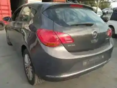 Veicolo di demolizione opel astra j lim. b16dtl dell'anno 2014 alimentato 