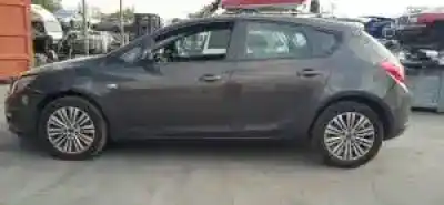 Veicolo di demolizione opel astra j lim. b16dtl dell'anno 2014 alimentato 