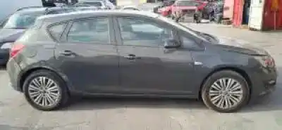 Veicolo di demolizione opel astra j lim. b16dtl dell'anno 2014 alimentato 