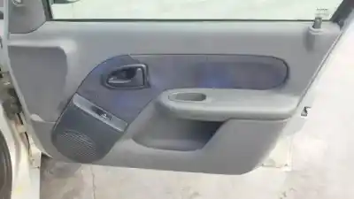 Veicolo di demolizione renault clio ii fase i (b/cbo) d7f726 dell'anno 1999 alimentato 