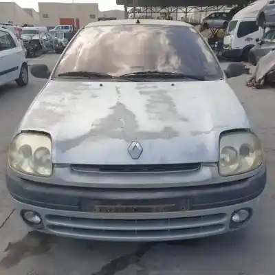 Veicolo di demolizione renault clio ii fase i (b/cbo) d7f726 dell'anno 1999 alimentato 