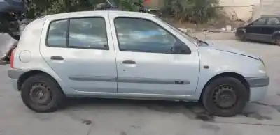 Veicolo di demolizione renault clio ii fase i (b/cbo) d7f726 dell'anno 1999 alimentato 