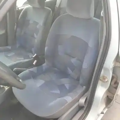 Veicolo di demolizione renault clio ii fase i (b/cbo) d7f726 dell'anno 1999 alimentato 