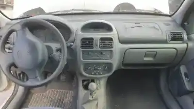 Veicolo di demolizione renault clio ii fase i (b/cbo) d7f726 dell'anno 1999 alimentato 